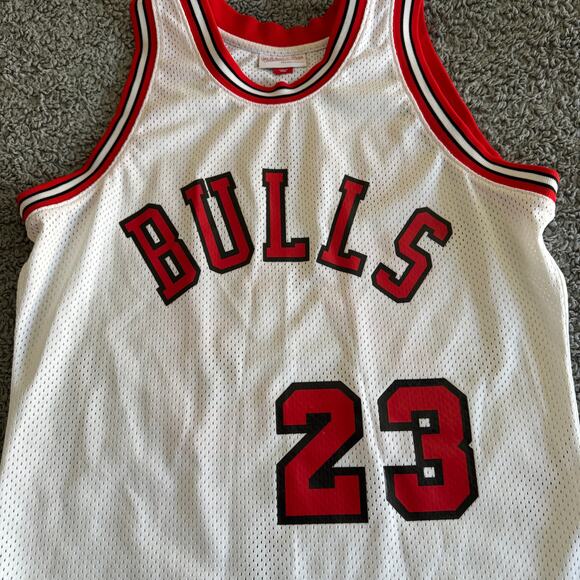 Michael Jordan Authentic Mitchell & Ness NBA Chicago Bulls 84 Rookie Jersey 40-M - Picture 3 of 12